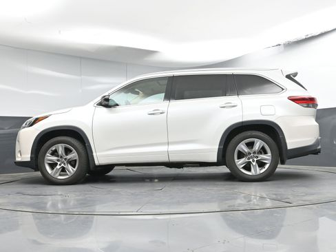 Used 2018 Toyota Highlander Limited image 31