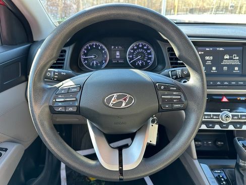 Used 2020 Hyundai Elantra SEL image 14