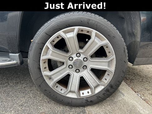 Used 2017 GMC Yukon Denali w/ Open Road Package image 6