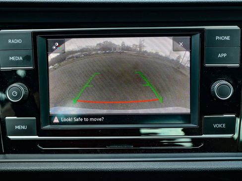 Used 2023 Volkswagen Jetta SE w/ Panoramic Sunroof Package image 33