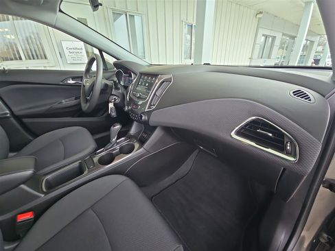 Used 2019 Chevrolet Cruze LT image 26