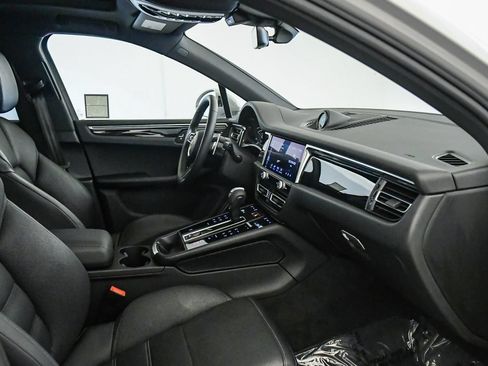Used 2024 Porsche Macan AWD/4WD image 17