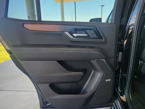 Used 2025 GMC Yukon Denali RWD image 13