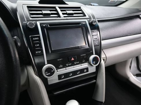 Used 2014 Toyota Camry LE FWD image 12