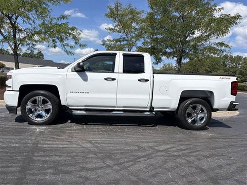 Used 2018 Chevrolet Silverado 1500 Custom w/ Custom Value Package AWD/4WD image 2