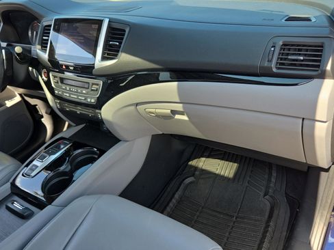 Used 2017 Honda Pilot Touring image 17