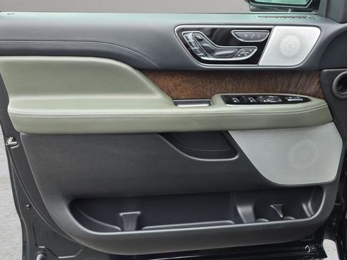 Used 2022 Lincoln Navigator Black Label image 9
