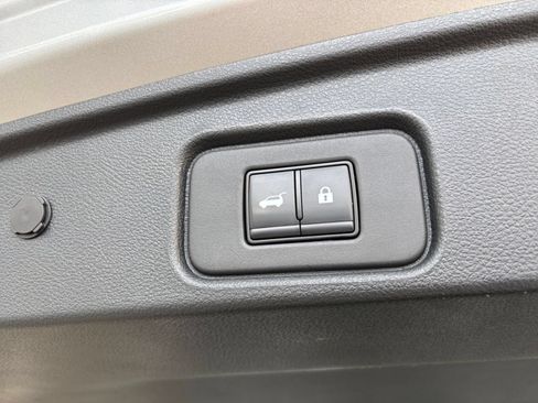 Used 2025 Nissan Pathfinder SV FWD image 23