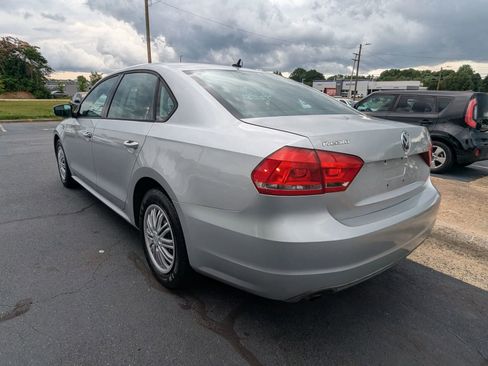 Used 2014 Volkswagen Passat 2.5 S FWD image 5