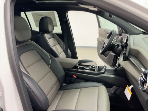 New 2026 Chevrolet Equinox LT w/ Convenience Package II image 31