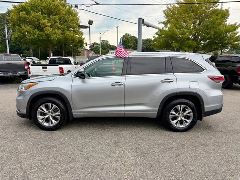Used 2015 Toyota Highlander XLE AWD/4WD image 2