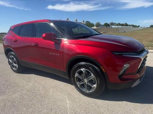 Certified 2025 Chevrolet Blazer LT AWD/4WD image 2