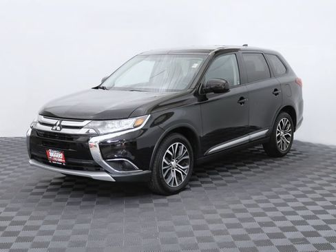 Used 2018 Mitsubishi Outlander ES FWD image 3
