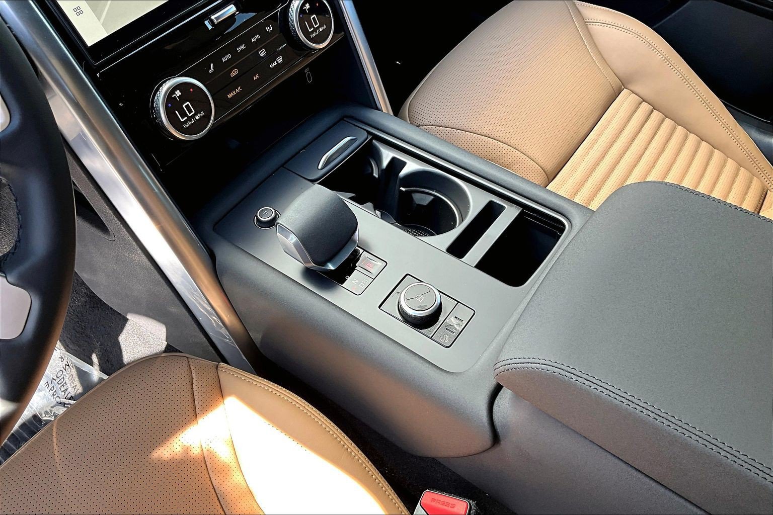 New 2026 Land Rover Discovery Limited Edition AWD/4WD image 8