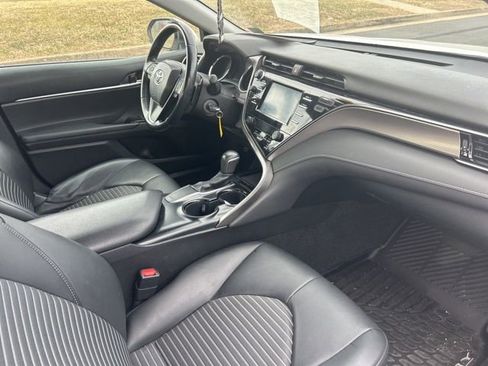 Used 2019 Toyota Camry SE image 14