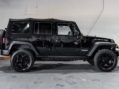 Used 2015 Jeep Wrangler Unlimited Rubicon w/ Connectivity Group AWD/4WD image 6