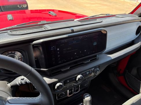 Used 2025 Jeep Wrangler Unlimited Sport AWD/4WD image 17