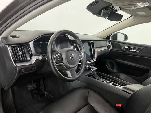 Used 2019 Volvo S60 T6 Momentum w/ Multimedia Package image 9