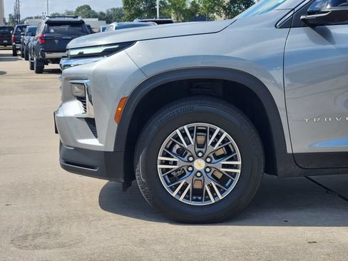 Used 2025 Chevrolet Traverse LT w/ Driver Confidence Package FWD image 8