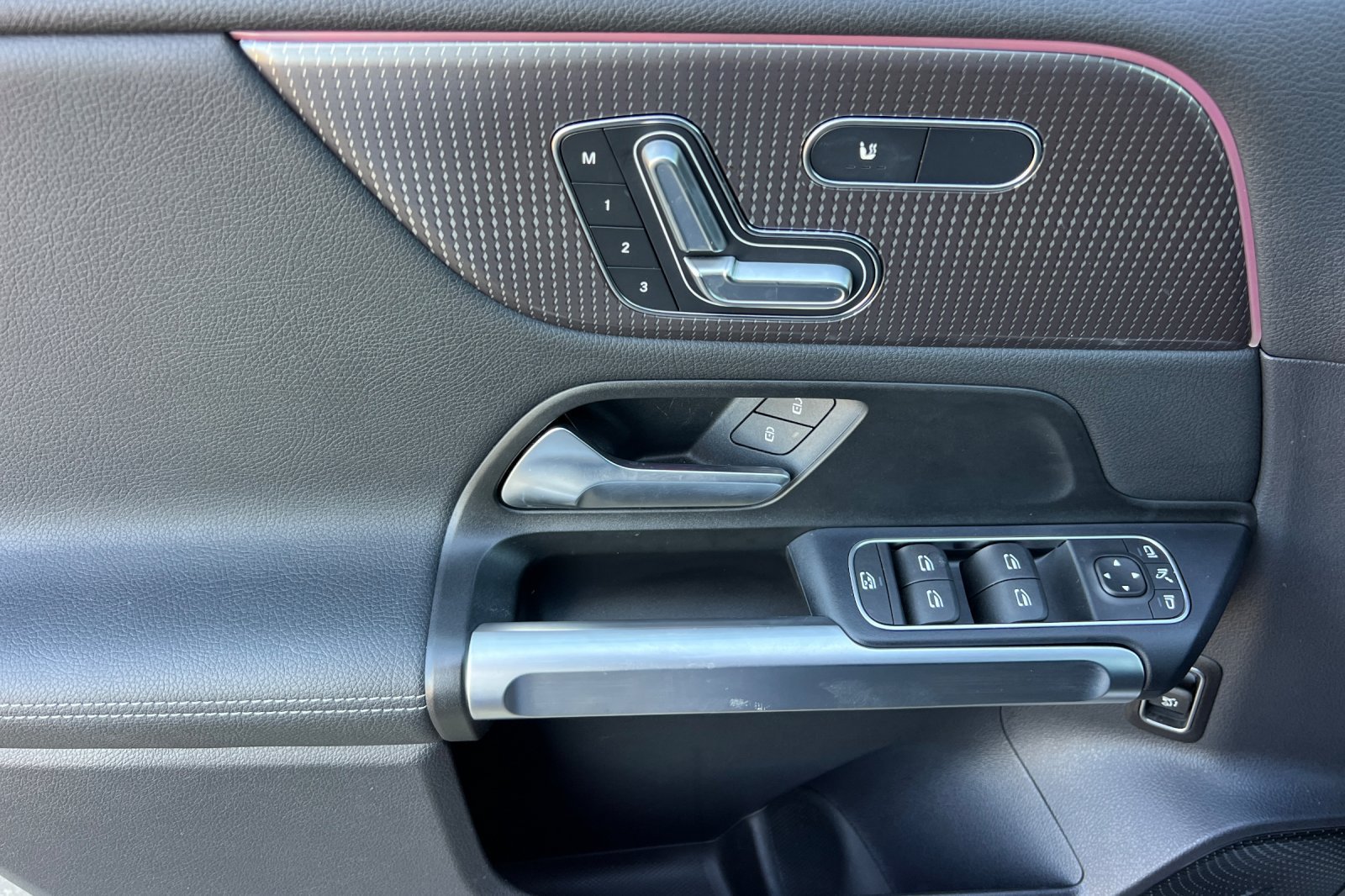 Used 2023 Mercedes-Benz EQB 300 4MATIC image 14