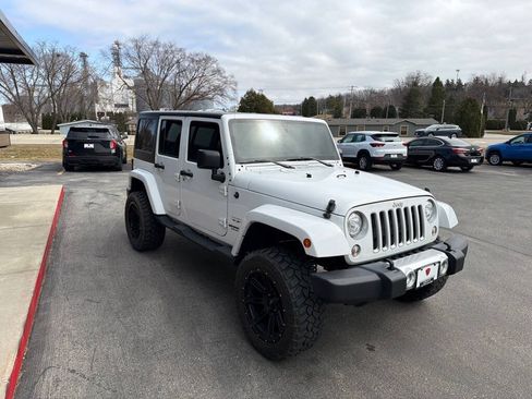 Used 2017 Jeep Wrangler Unlimited Sahara w/ Dual Top Group AWD/4WD image 6