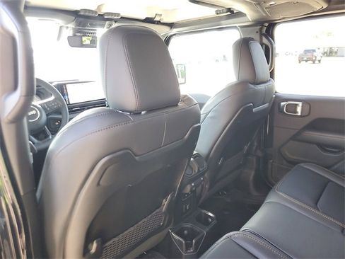 New 2025 Jeep Gladiator Sport image 13