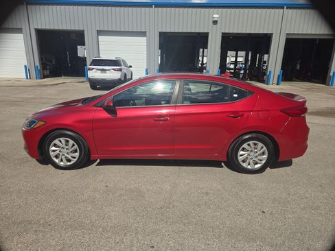 Used 2018 Hyundai Elantra SE w/ SE Connectivity Package 04 FWD image 6