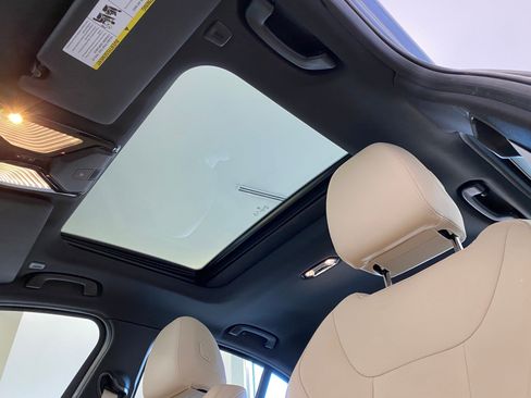 Used 2021 BMW 330i xDrive Sedan w/ Premium Package image 15