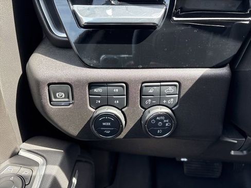 Used 2025 Chevrolet Silverado 2500 LTZ w/ LTZ Convenience Package image 7