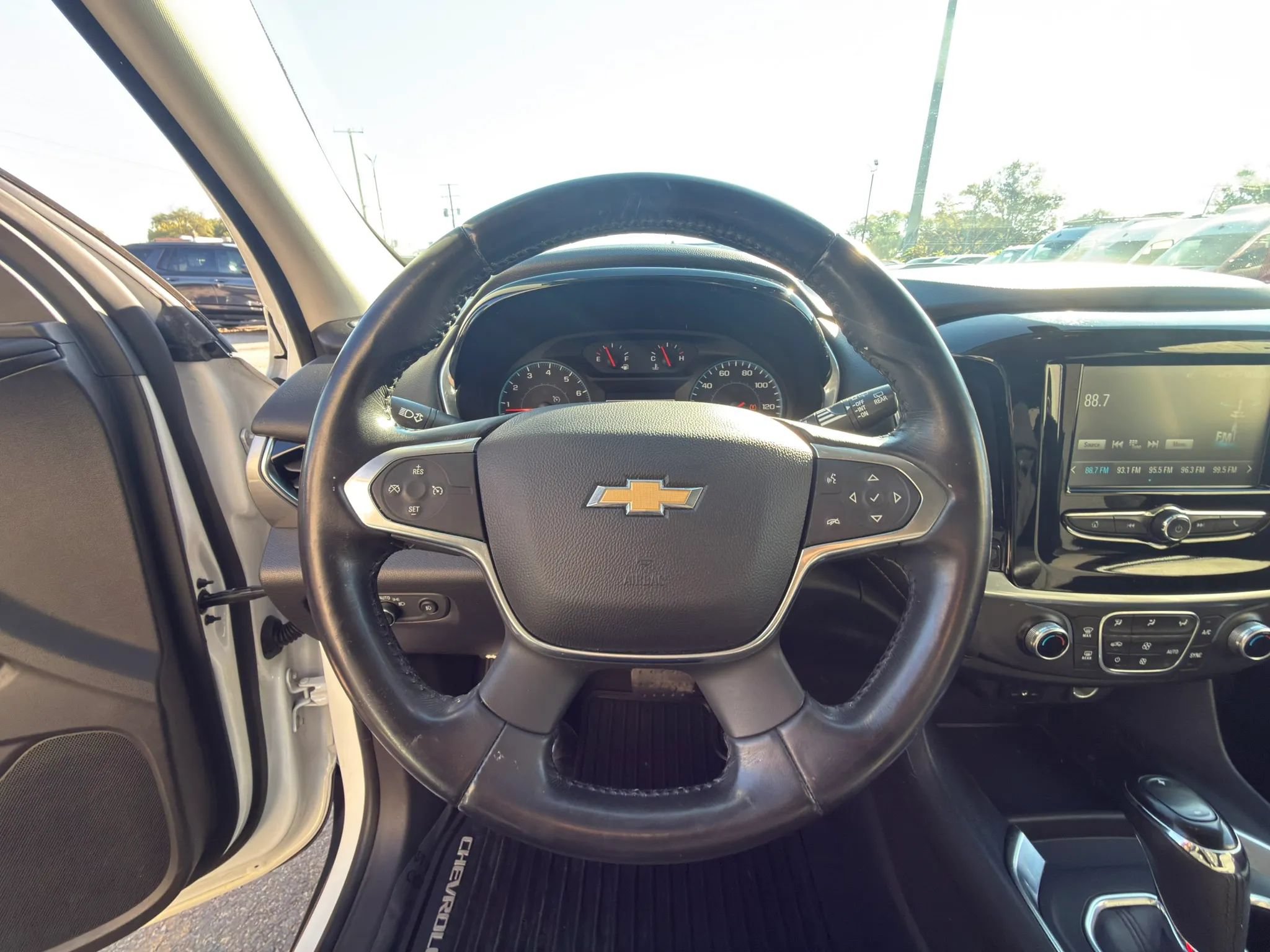 Used 2018 Chevrolet Traverse LT FWD image 18