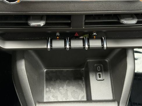 Used 2024 Chevrolet Colorado W/T RWD image 17