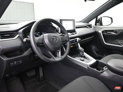 Used 2025 Toyota RAV4 SE AWD/4WD image 18