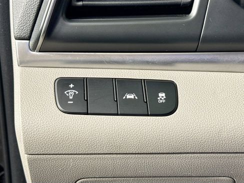 Used 2020 Hyundai Elantra SE image 10