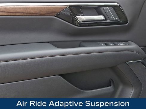 Used 2025 Chevrolet Tahoe High Country image 18