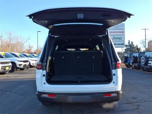 Used 2022 Jeep Wagoneer Series II image 14