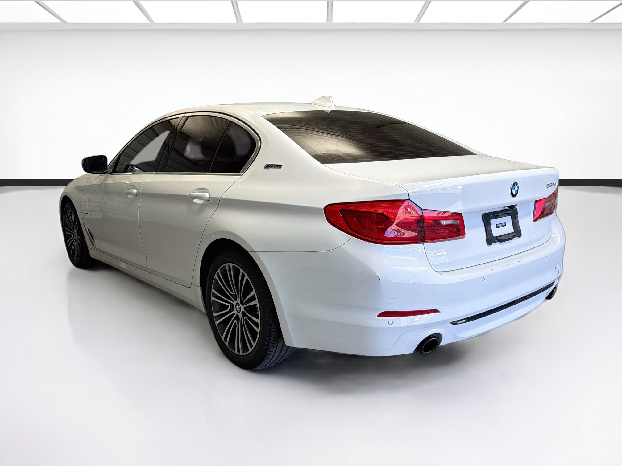 Used 2019 BMW 530e w/ Convenience Package RWD image 6