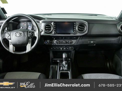 Used 2021 Toyota Tacoma TRD Off-Road w/ Technology Package AWD/4WD image 18