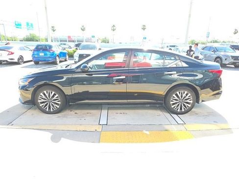 Used 2023 Nissan Altima 2.5 SV image 7