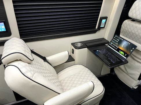 Used 2022 Mercedes-Benz Sprinter 3500 image 7