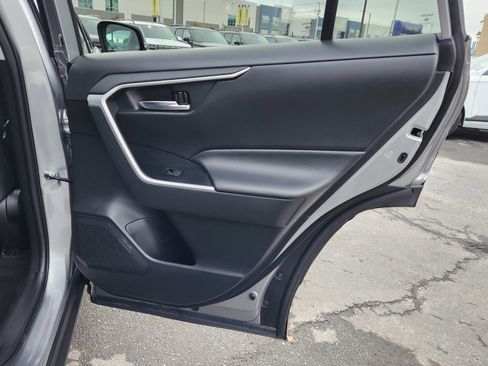 Used 2021 Toyota RAV4 XLE Premium image 29
