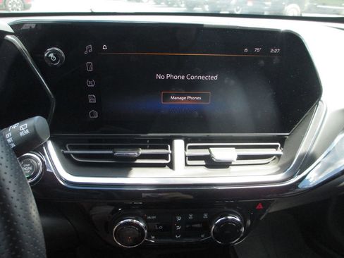 Used 2025 Chevrolet Trax RS w/ Driver Confidence Package FWD image 24