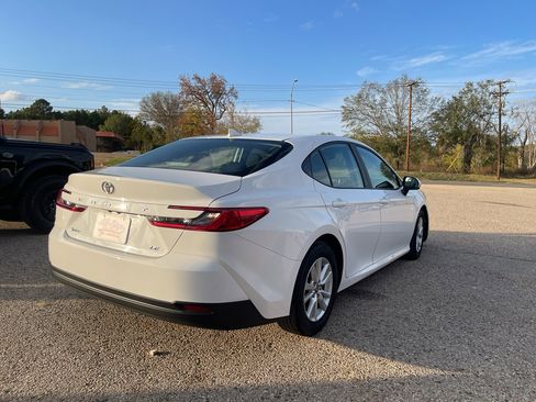 Used 2025 Toyota Camry LE image 7