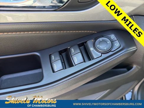 Used 2020 Chevrolet Traverse LT image 19
