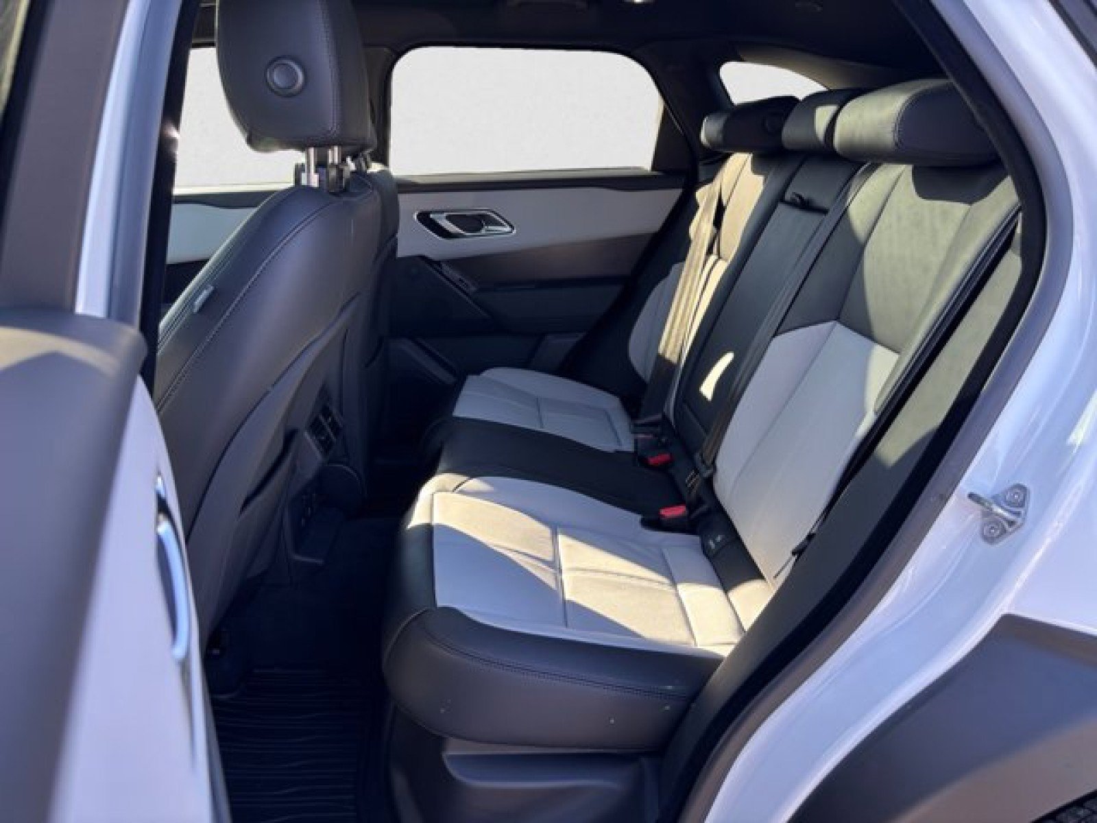 New 2026 Land Rover Range Rover Velar Dynamic SE AWD/4WD image 18