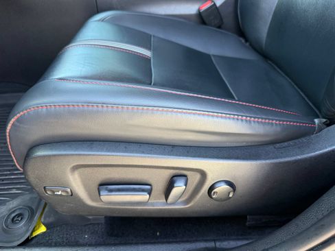 Used 2019 Toyota Highlander SE AWD/4WD image 32