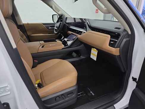 New 2026 INFINITI QX80 Luxe w/ Cargo Package AWD/4WD image 9