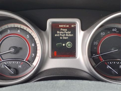 Used 2019 Dodge Journey SE w/ Blacktop Package FWD image 4