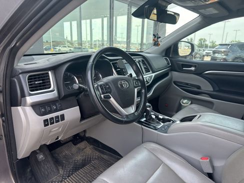 Used 2018 Toyota Highlander Limited Platinum AWD/4WD image 6