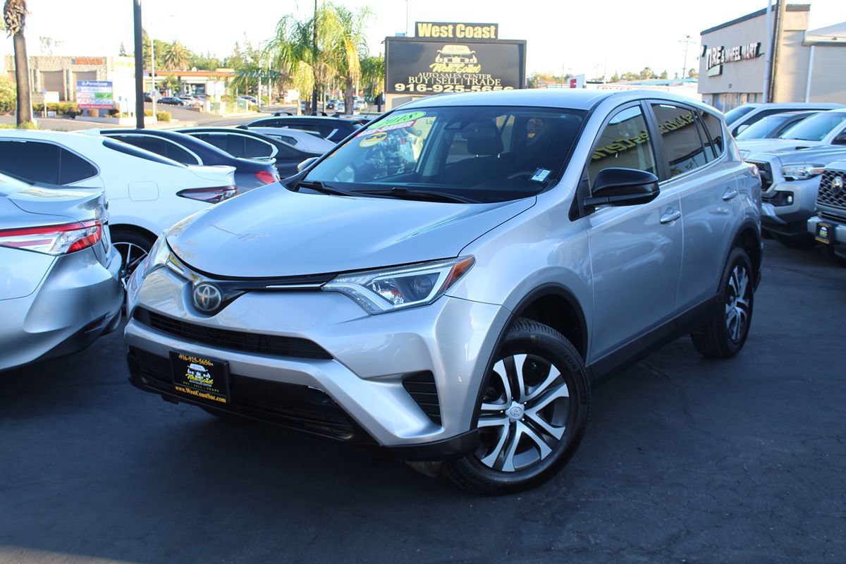 Used 2018 Toyota RAV4 LE FWD image 39