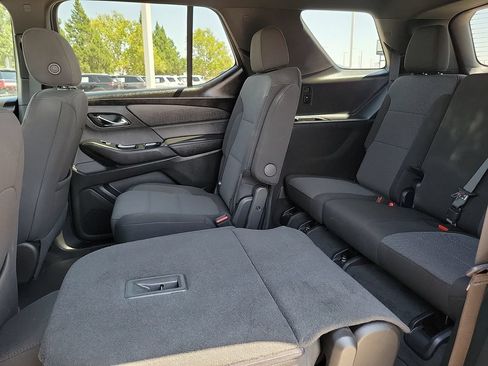 Used 2023 Chevrolet Traverse LT AWD/4WD image 19